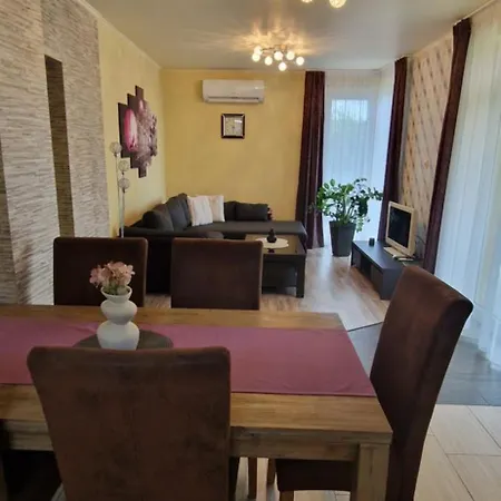 Tamasi Nyaralohaz * Balatonmáriafürdő